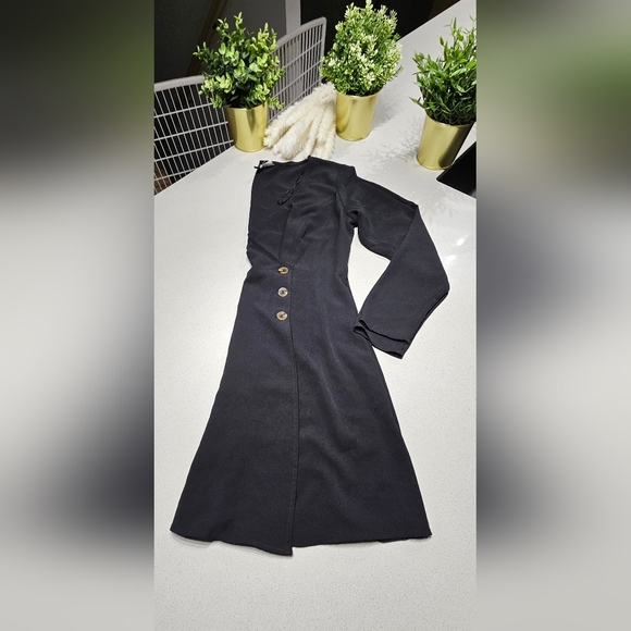 H&M Jolie petite robe noir fluide, coupe en A, à manches longues - Picture 5 of 5